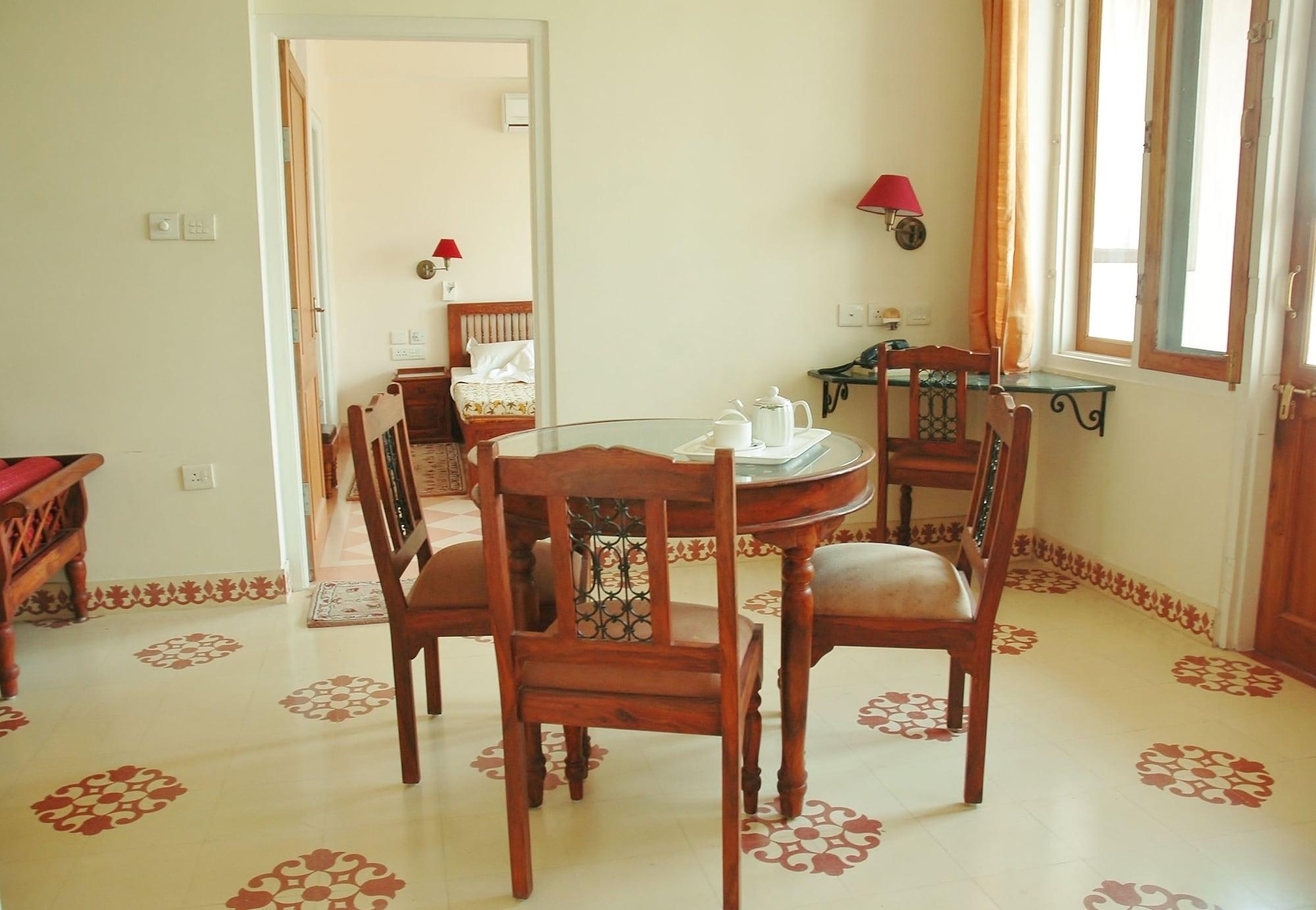 Om Niwas Suite Hotel Джайпур Екстериор снимка