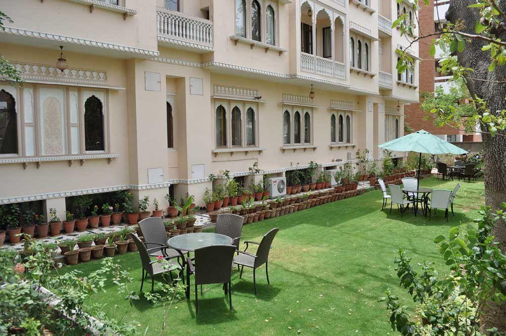 Om Niwas Suite Hotel Джайпур Екстериор снимка